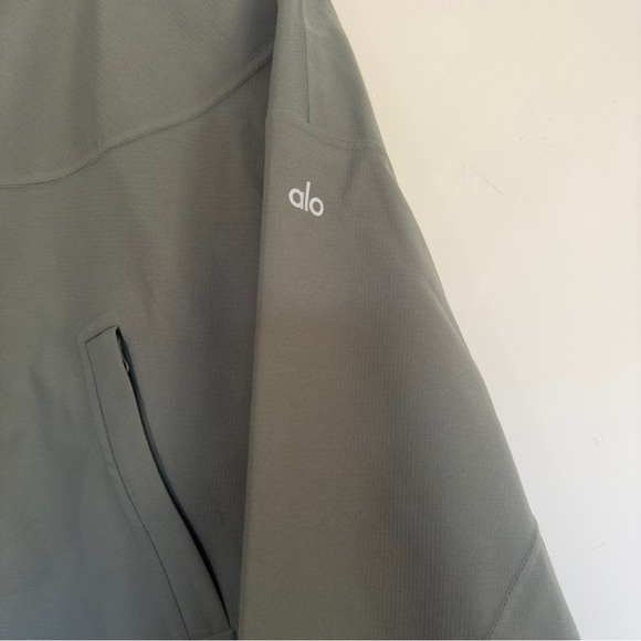 NWT Alo Enhancesce Bonded Hooded Jacket in Cacktus Green Size: Small - Picture 4 of 7